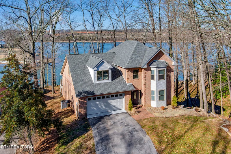 1200 River Oaks Dr, Kingston, TN 37763