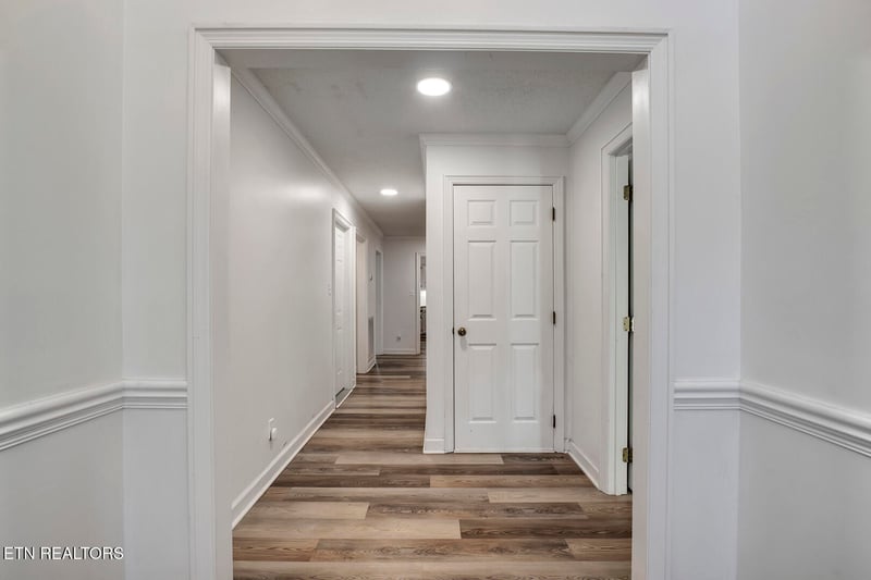 1200 River Oaks Dr, Kingston, TN 37763