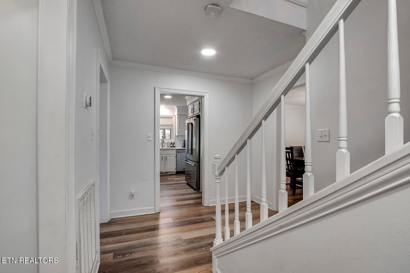 1200 River Oaks Dr, Kingston, TN 37763
