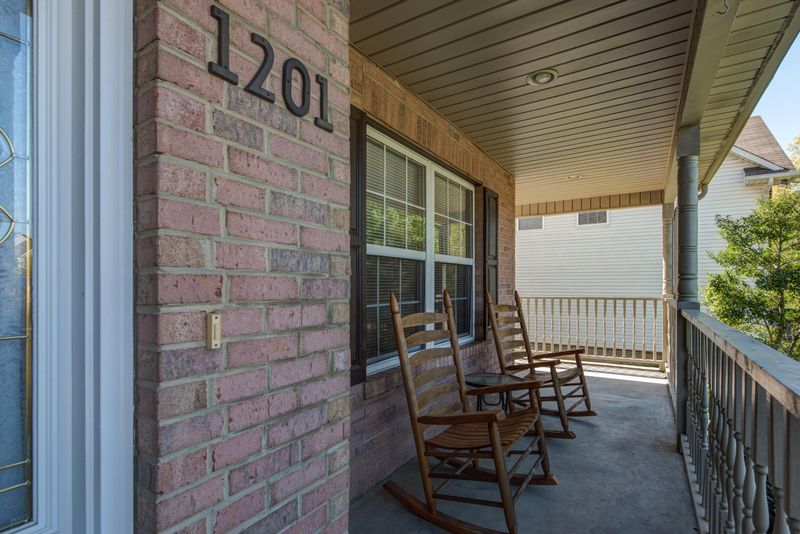 1201 Emerald Forest Ln, Powell, TN 37849