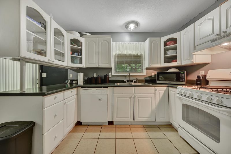 1201 Martin Ln, Lafollette, TN 37766