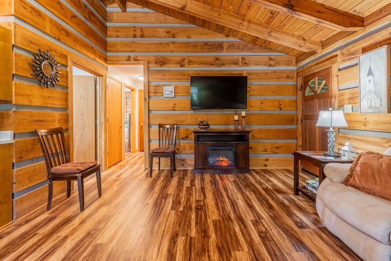 1201 Pioneer Way, Sevierville, TN 37876