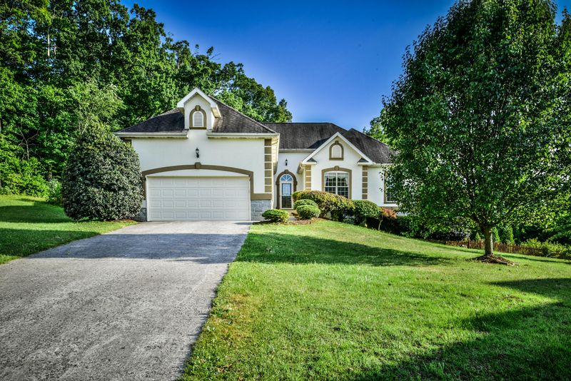 1201 Walcot Ln, Knoxville, TN 37909