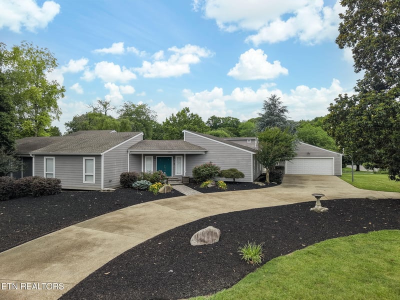 12013 N Fox Den Dr, Knoxville, TN 37934