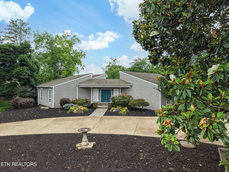 12013 N Fox Den Dr, Knoxville, TN 37934