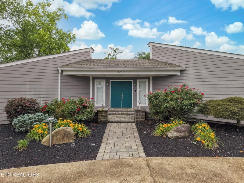 12013 N Fox Den Dr, Knoxville, TN 37934