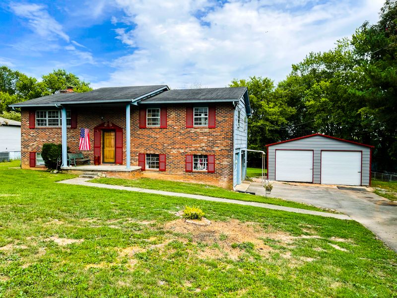 12016 W Kings Gate Rd, Knoxville, TN 37934