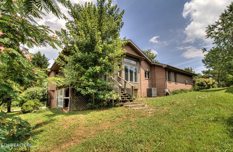 1202 Cherokee Circle Dr, Sevierville, TN 37862