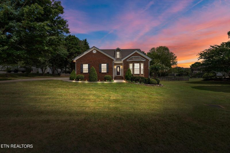 1202 Crestway Dr, Athens, TN 37303