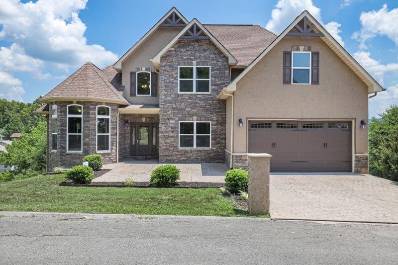 1202 Foxwood Dr, Sevierville, TN 37862