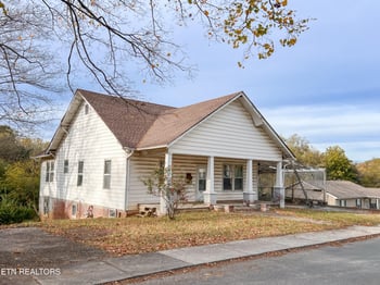 1202 Georgia Ave, Athens, TN 37303