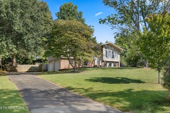 12027 Midhurst Dr, Knoxville, TN 37934