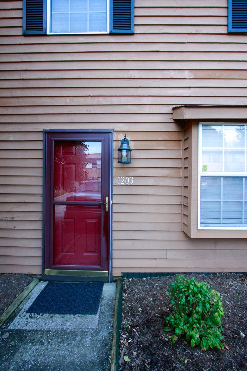 1203 Crest Brook Dr, Knoxville, TN 37923