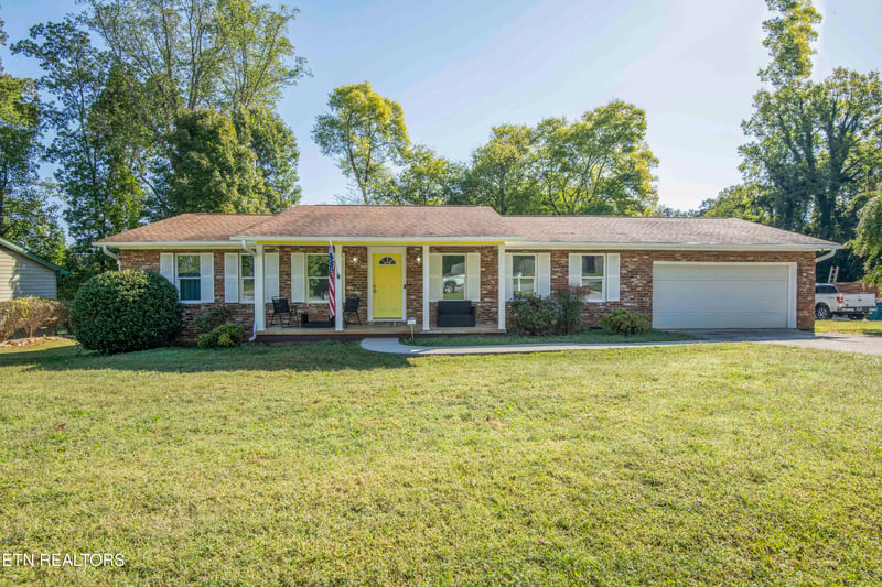 1203 E Woodshire Dr, Knoxville, TN 37922