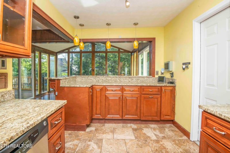 1203 E Woodshire Dr, Knoxville, TN 37922