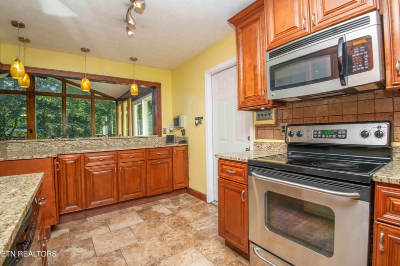 1203 E Woodshire Dr, Knoxville, TN 37922