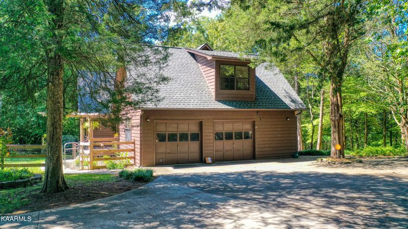 1203 Mountain Rd, Clinton, TN 37716
