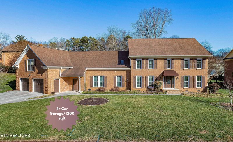 1204 Ashgrove Pl, Knoxville, TN 37919