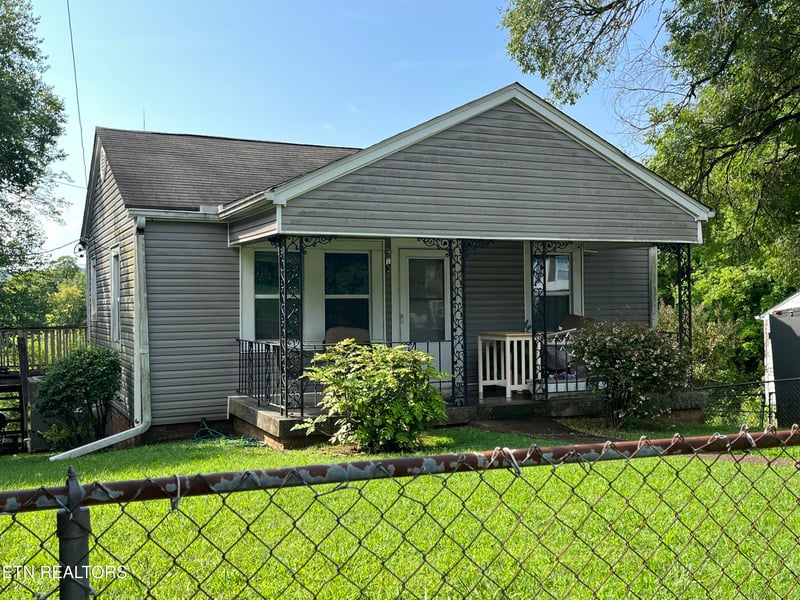 1204 W Parkway Ave, Knoxville, TN 37912