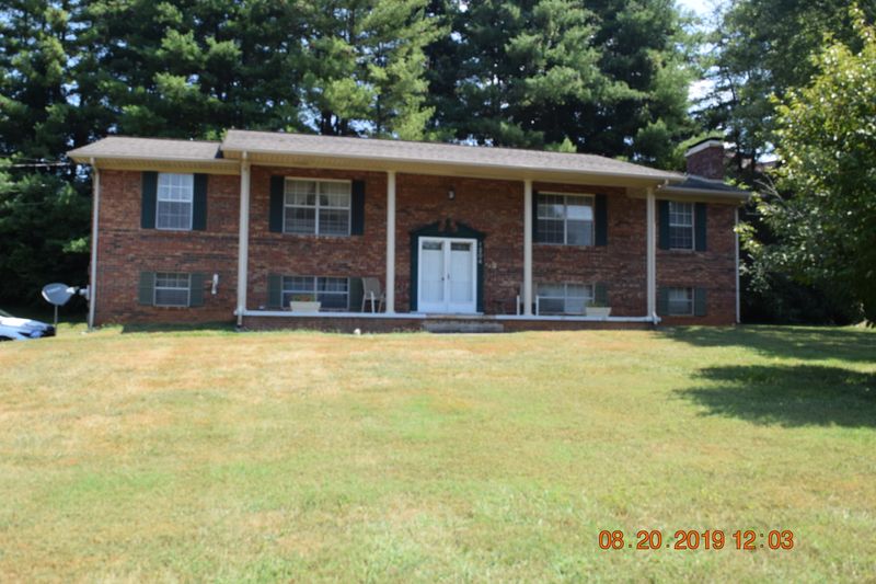 1204 Walters Dr, Morristown, TN 37814