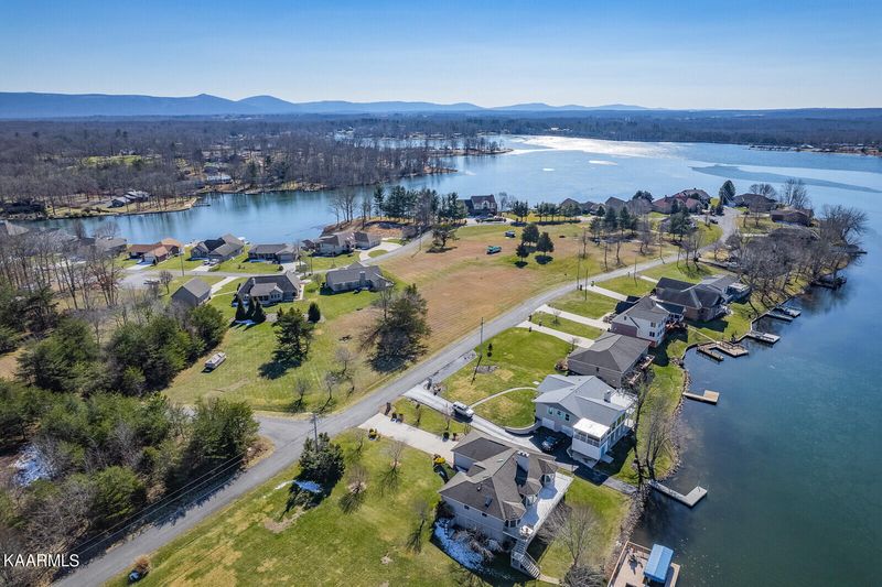 1205-1209 Arrowhead Dr, Crossville, TN 38572