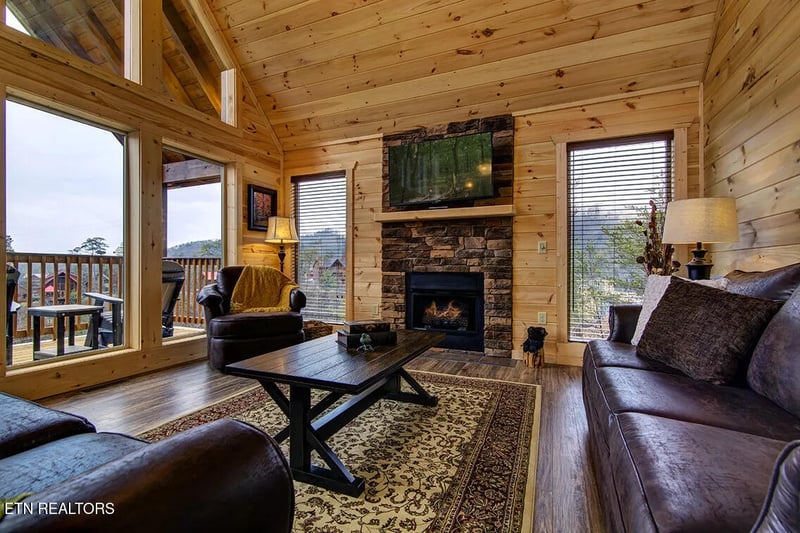 1205 Parkview Vista Way, Pigeon Forge, TN 37862