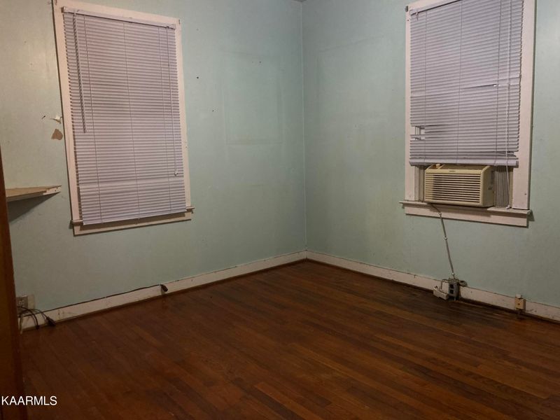 1205 W Ash St, Lafollette, TN 37766