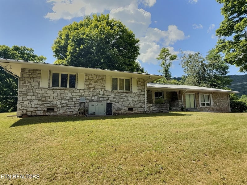 1206 Back Valley Rd, Lafollette, TN 37766