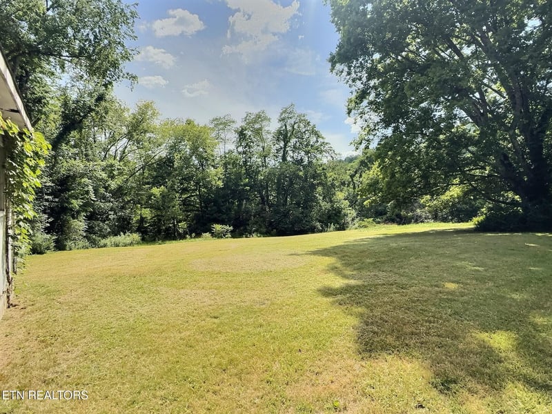 1206 Back Valley Rd, Lafollette, TN 37766