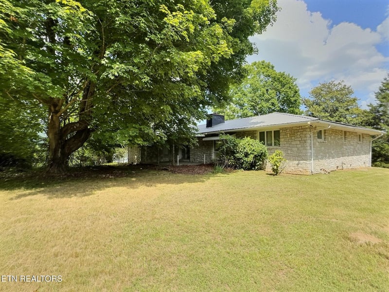 1206 Back Valley Rd, Lafollette, TN 37766