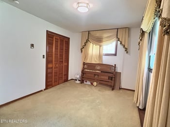 1206 Back Valley Rd, Lafollette, TN 37766