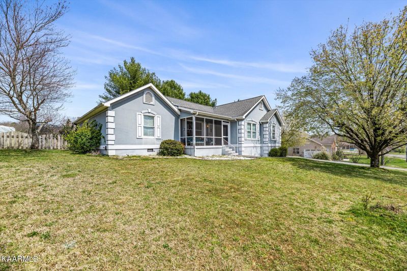 1206 Crestway Dr, Athens, TN 37303