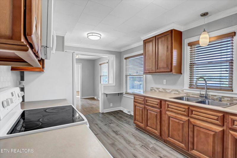 1206 E 1st Ave, Lenoir City, TN 37772