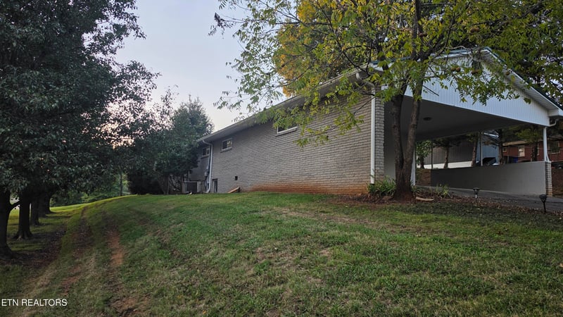 1206 Peachtree St, Sweetwater, TN 37874