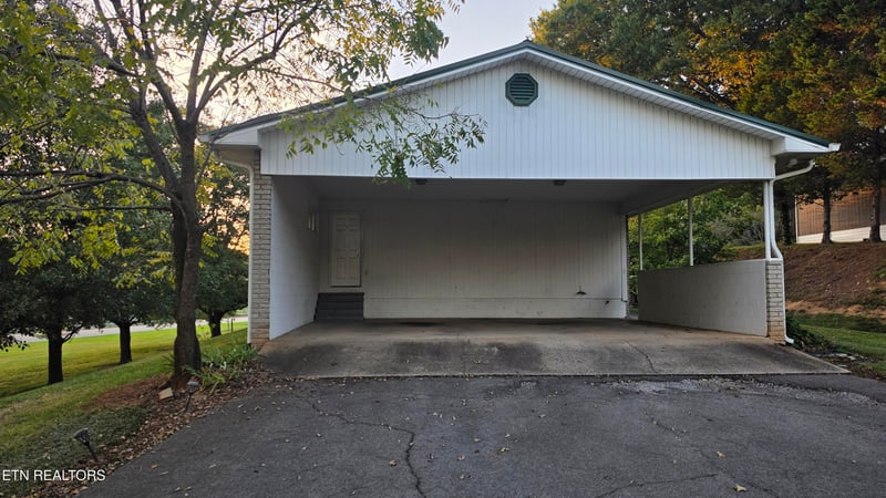 1206 Peachtree St, Sweetwater, TN 37874