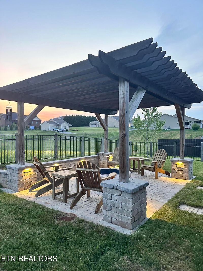 1207 Beaumont Ave, Sevierville, TN 37876