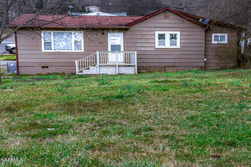 1207 Crest Brook Dr, Knoxville, TN 37923
