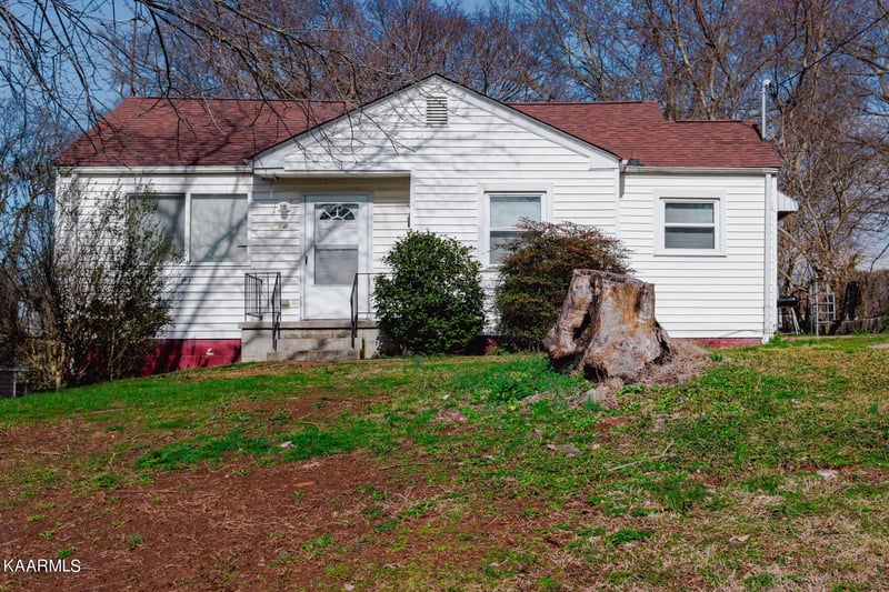 1207 Crest Brook Dr, Knoxville, TN 37923