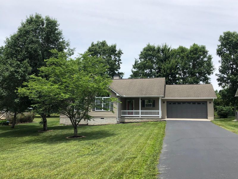 1207 War Eagle Dr, Crossville, TN 38572