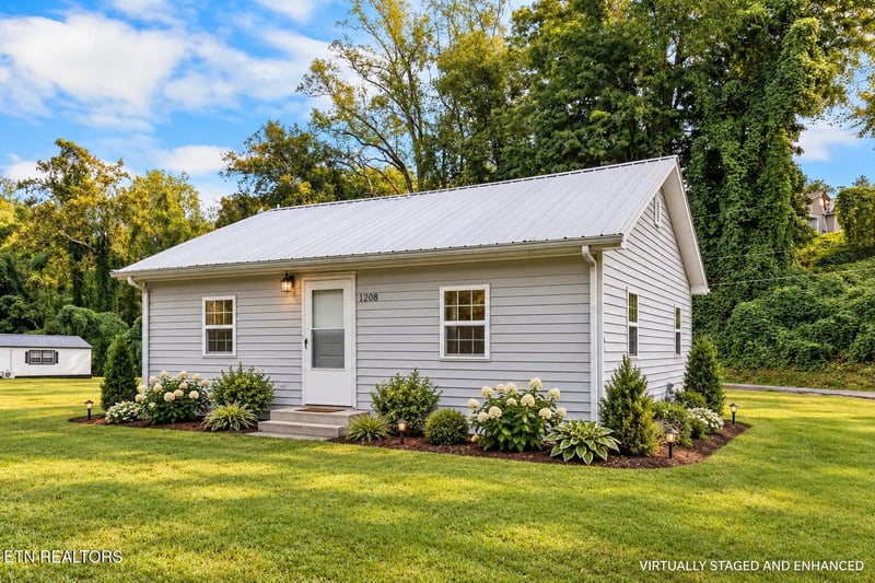 1208 Old Roane St, Harriman, TN 37748