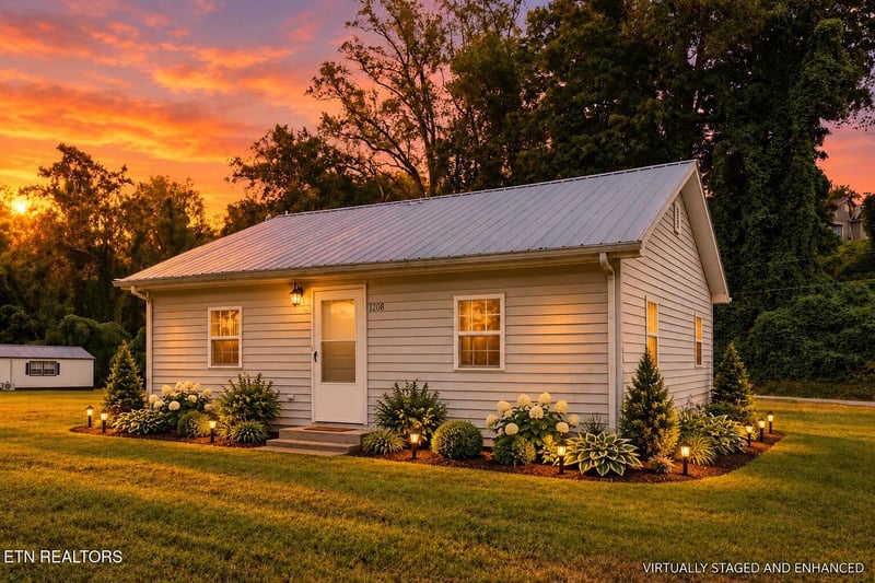1208 Old Roane St, Harriman, TN 37748