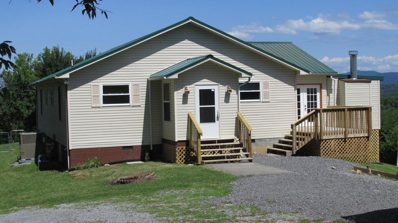 1209 Clabo Ln, Sevierville, TN 37876
