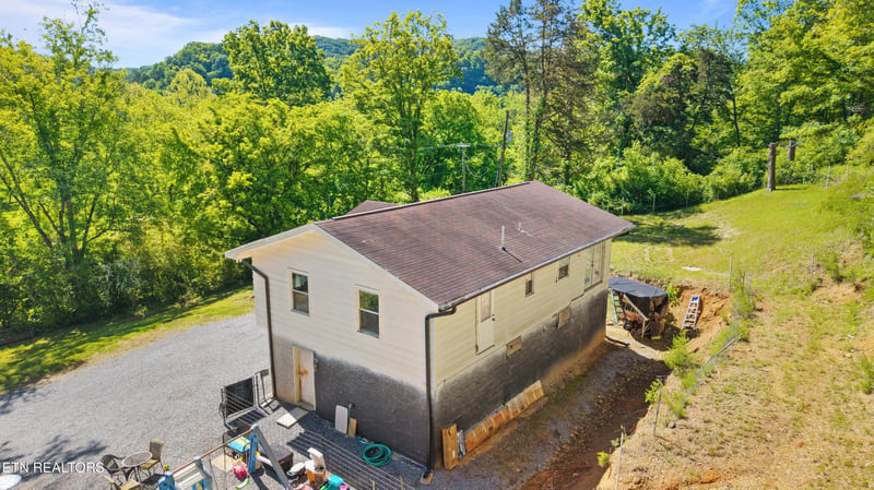 1209 E Bullrun Valley Dr, Powell, TN 37849