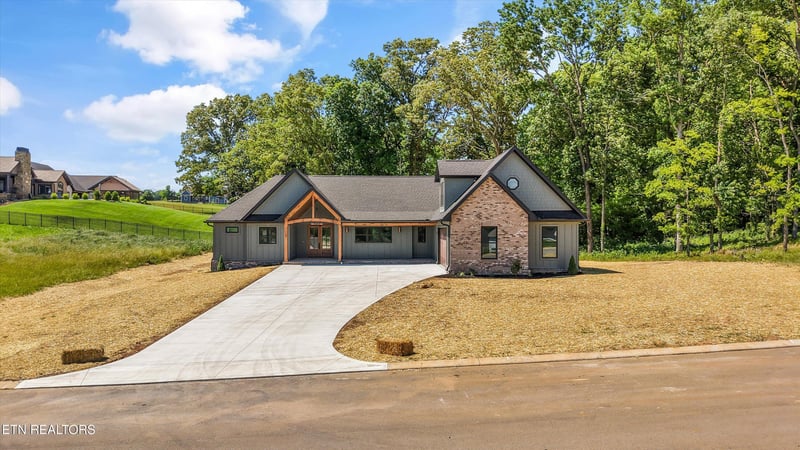 1209 Kellys View Dr, Greenback, TN 37742