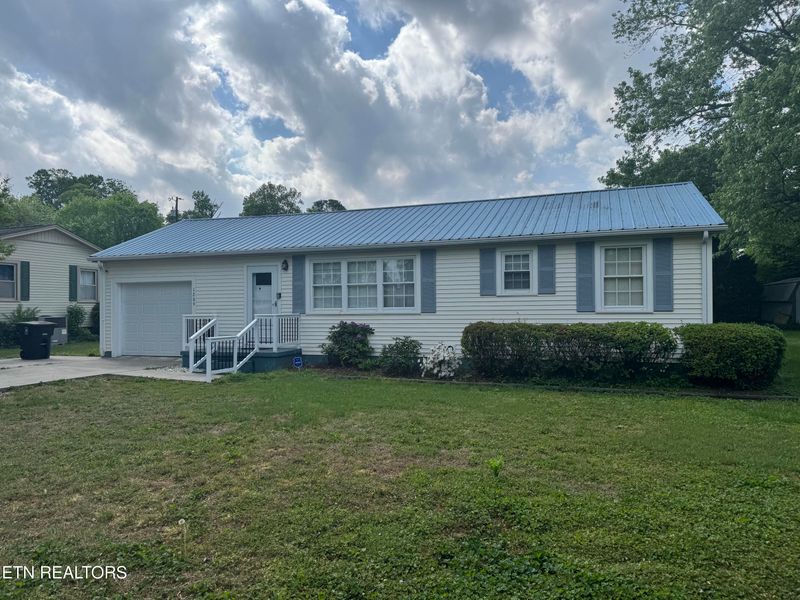 1209 Morgan St, Athens, TN 37303