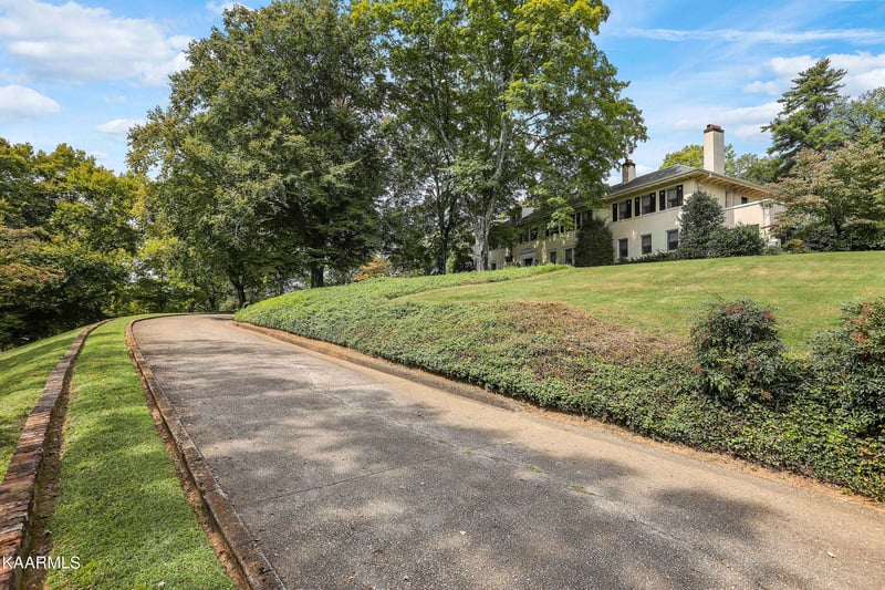 1209 Scenic Dr, Knoxville, TN 37919
