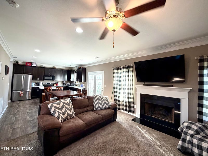 1209 Sky Top Ln, Powell, TN 37849