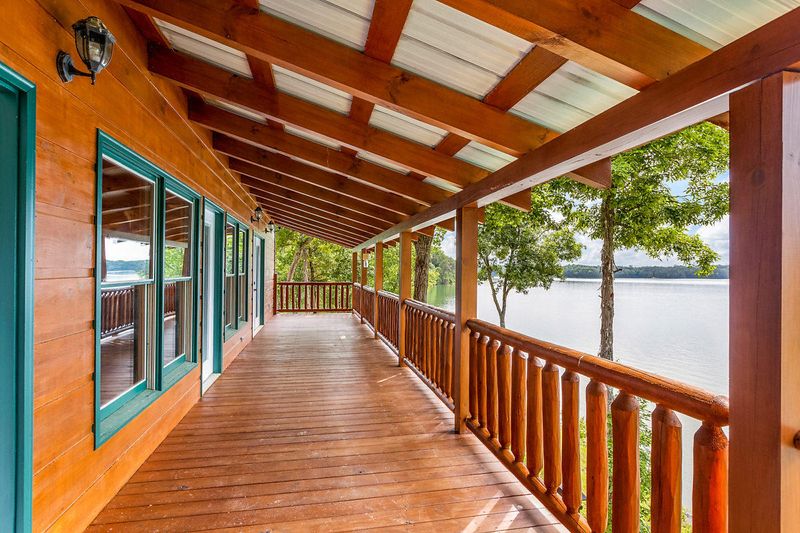 121 Aaron St, Sevierville, TN 37876