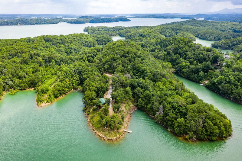 121 Aaron St, Sevierville, TN 37876