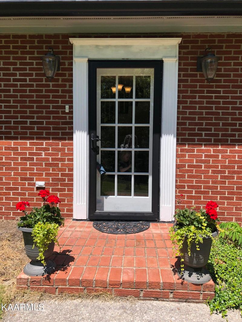 121 Amanda Pl, Oak Ridge, TN 37830